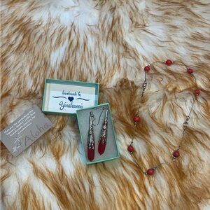 Two-piece earring and necklace set